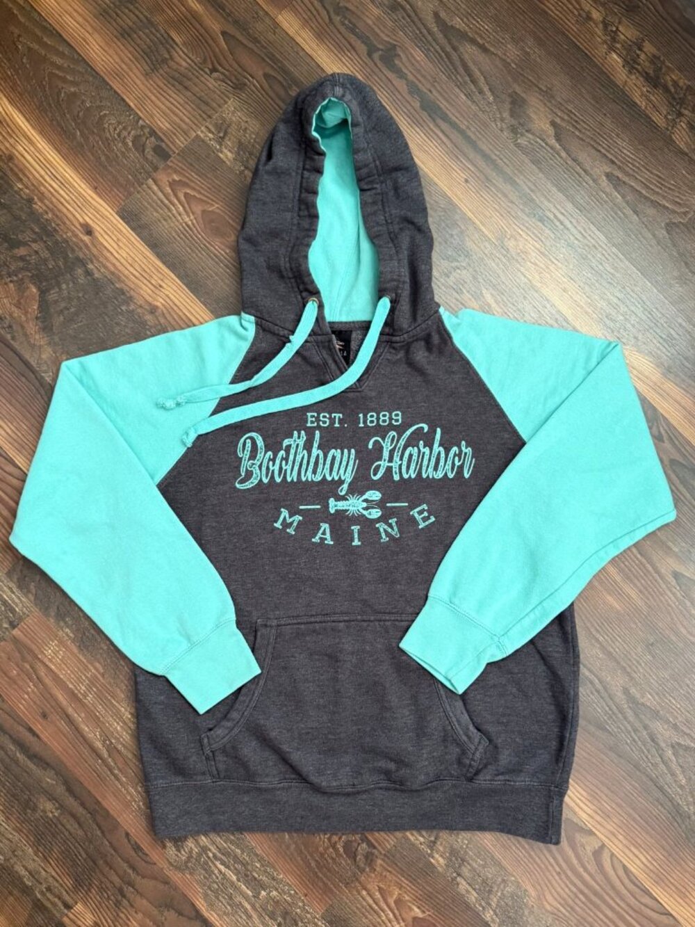 Prairie Mountain - Boothbay Harbor, Maine Raglan Hoodie